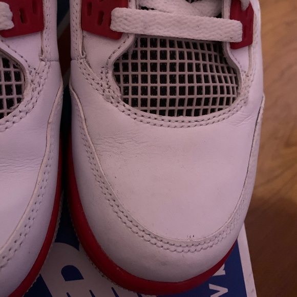 Air Jordan Retro 4 “Fire Red” - Picture 5 of 8